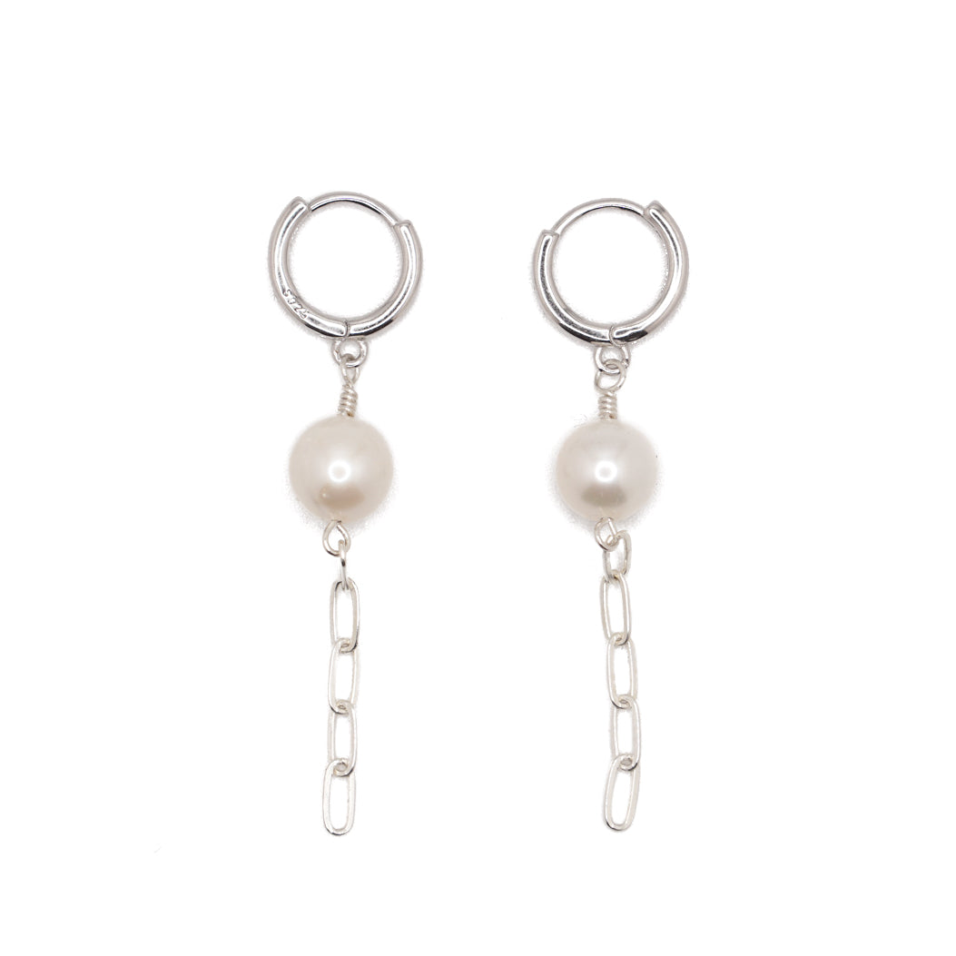 Drop Link Pearl Huggies